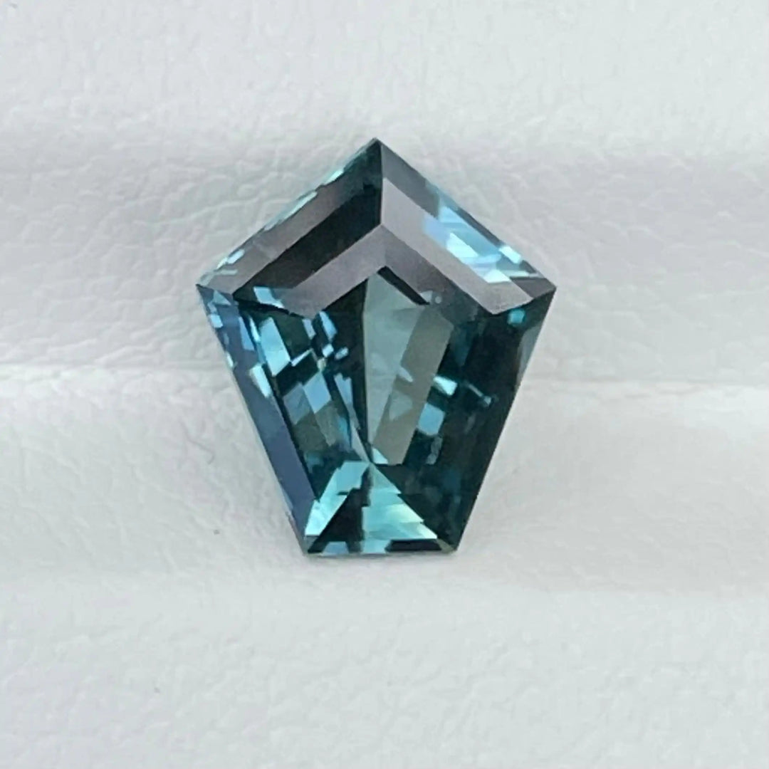 TEAL SAPPHIRE 2.36 CT 2.36 Ct / Blue l Green / Natural Corundum Sapphire GEMSTONES