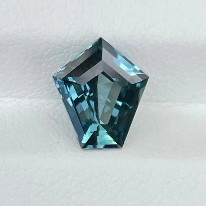 TEAL SAPPHIRE 2.36 CT 2.36 Ct / Blue l Green / Natural Corundum Sapphire GEMSTONES