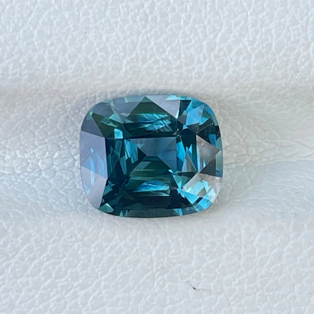 TEAL SAPPHIRE 2.53 CT 2.53 Ct / Green l Blue / Natural Corundum Sapphire GEMSTONES