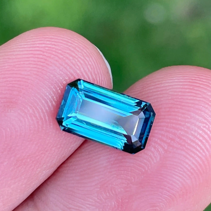 TEAL SAPPHIRE 2.59 CT  GEMSTONES
