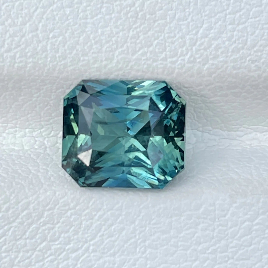TEAL SAPPHIRE 3.0 CT 3.0 Ct / Blue l Green / Natural Corundum Sapphire GEMSTONES