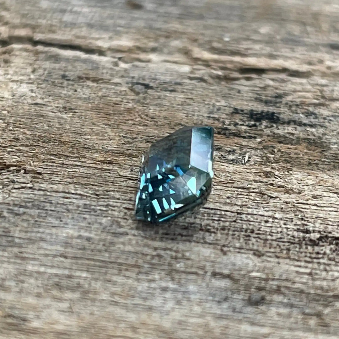 Teal Sapphire   1.12 Ct  GEMSTONES