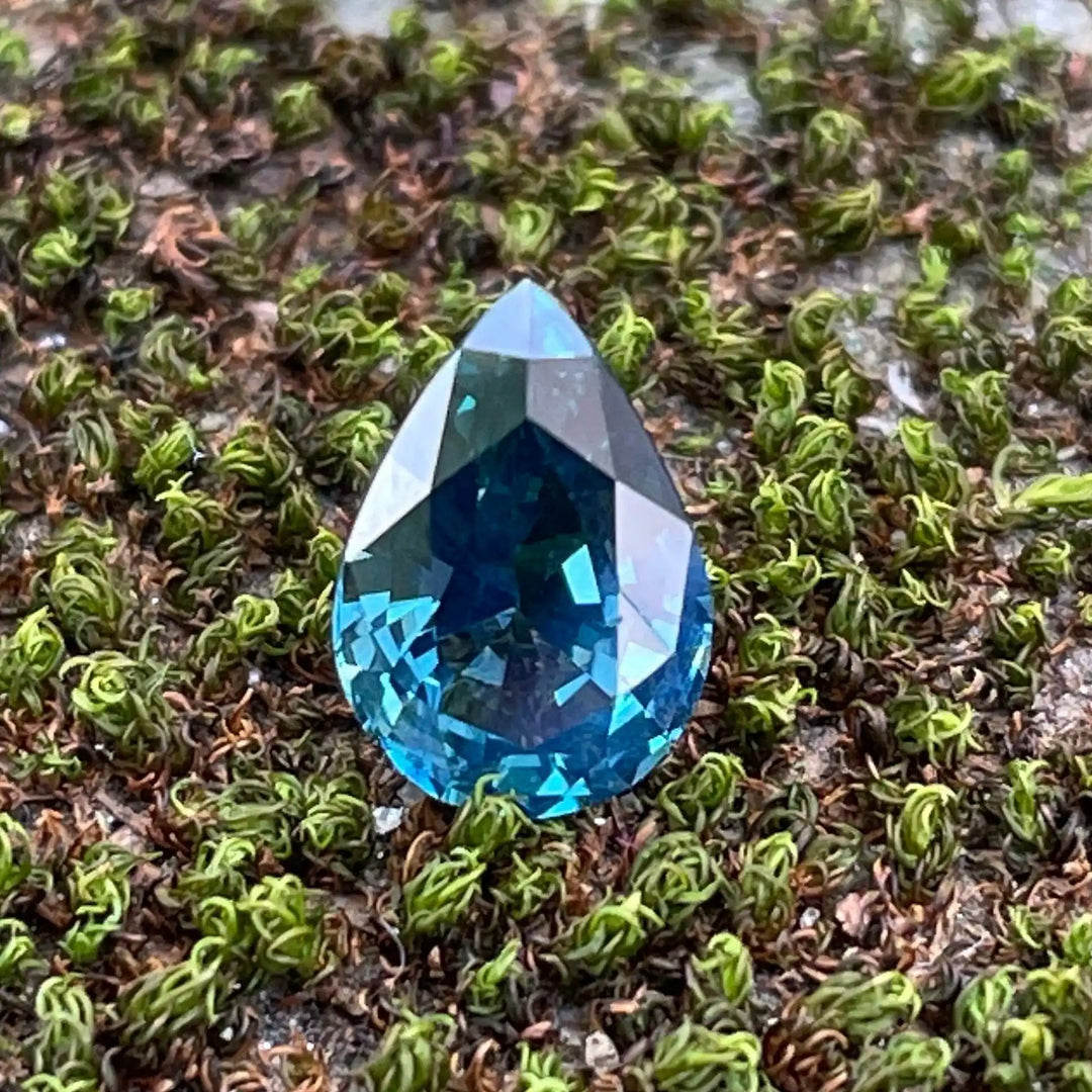 Teal Sapphire 1.35 Ct 1.35 / Blue l Green / Natural Corundum Sapphire GEMSTONES