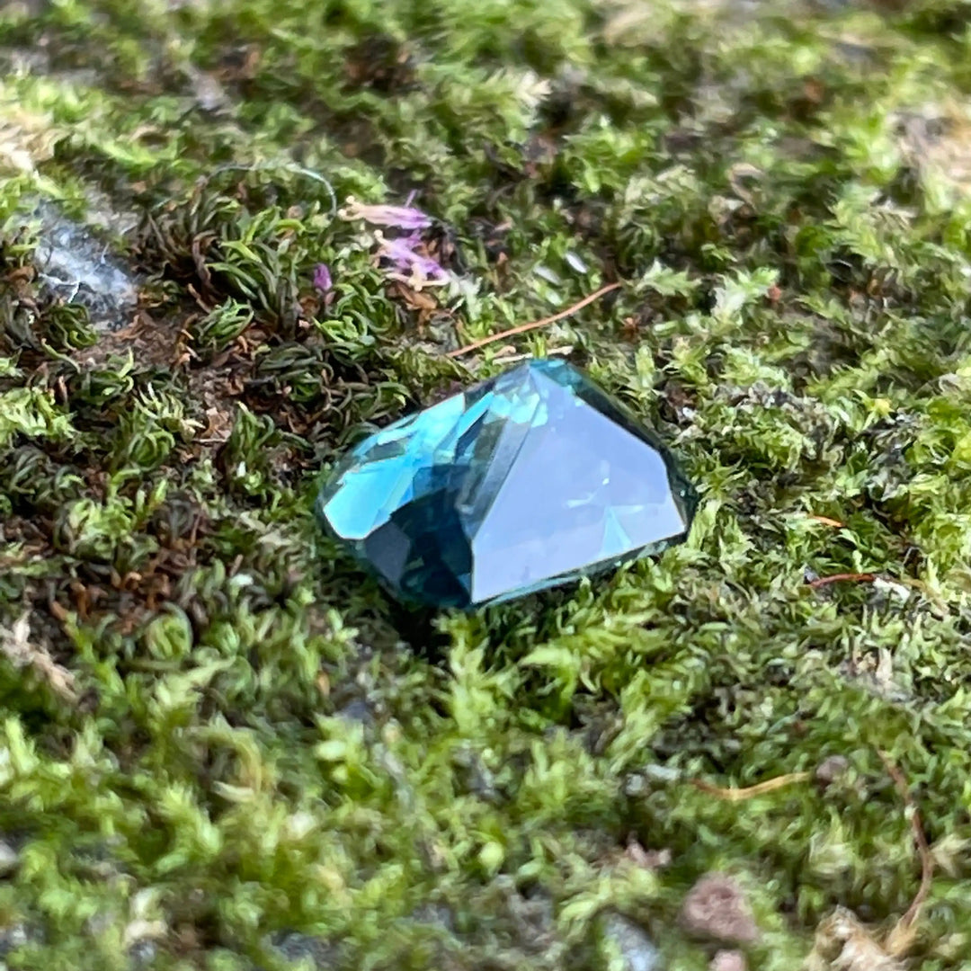Teal Sapphire   1.55 Ct  GEMSTONES