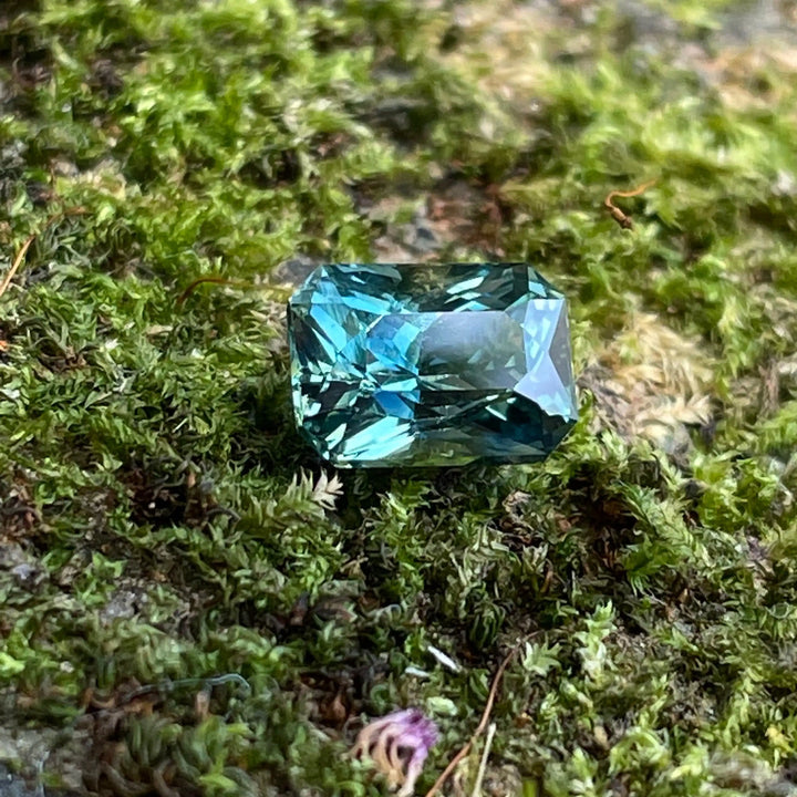 Teal Sapphire   1.55 Ct  GEMSTONES