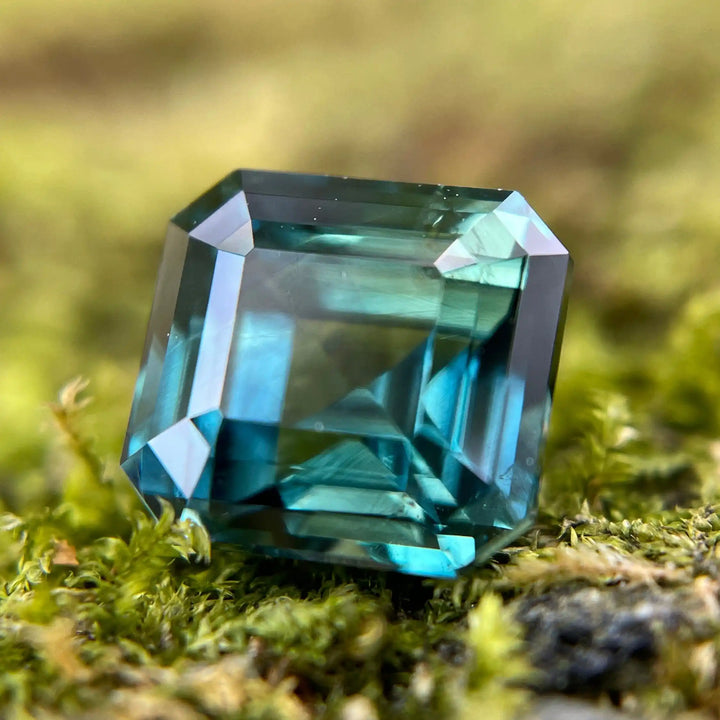 Teal Sapphire  2.04 Ct  GEMSTONES