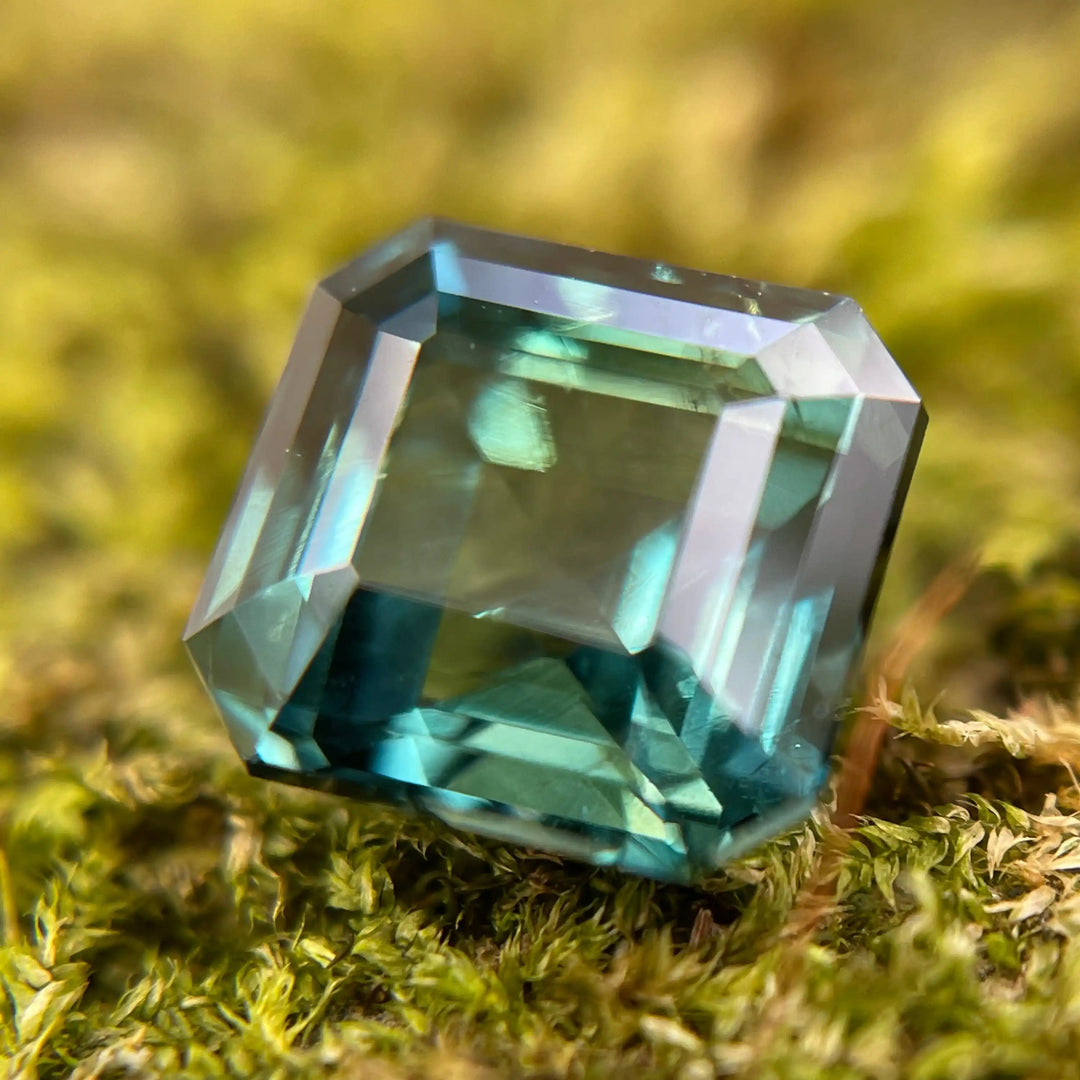 Teal Sapphire  2.04 Ct  GEMSTONES