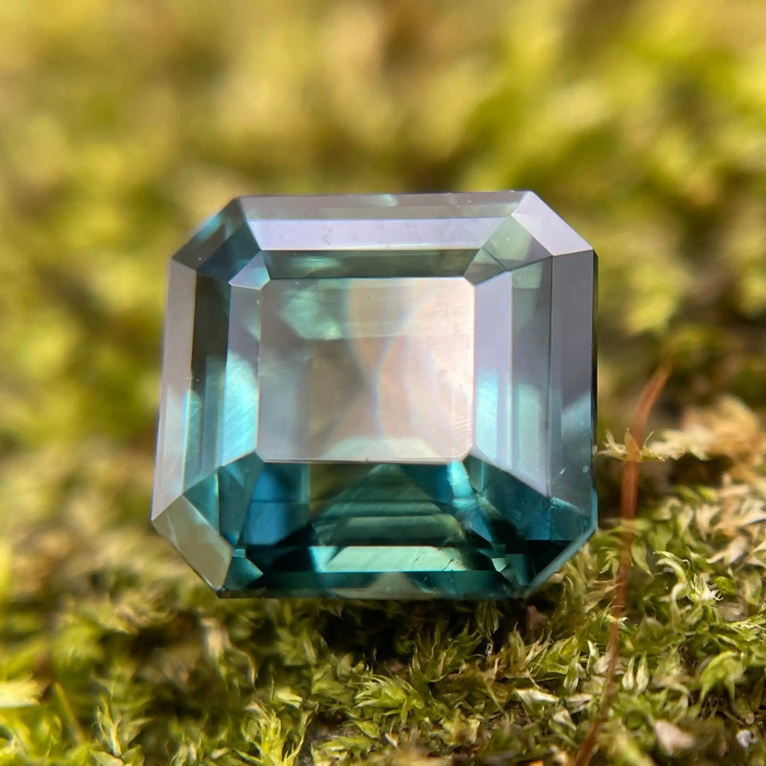 Teal Sapphire  2.04 Ct  GEMSTONES