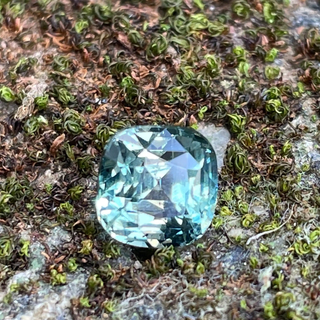 Teal Sapphire 2.10 Ct 2.10 Ct / Blue l Green / Natural Corundum Sapphire GEMSTONES