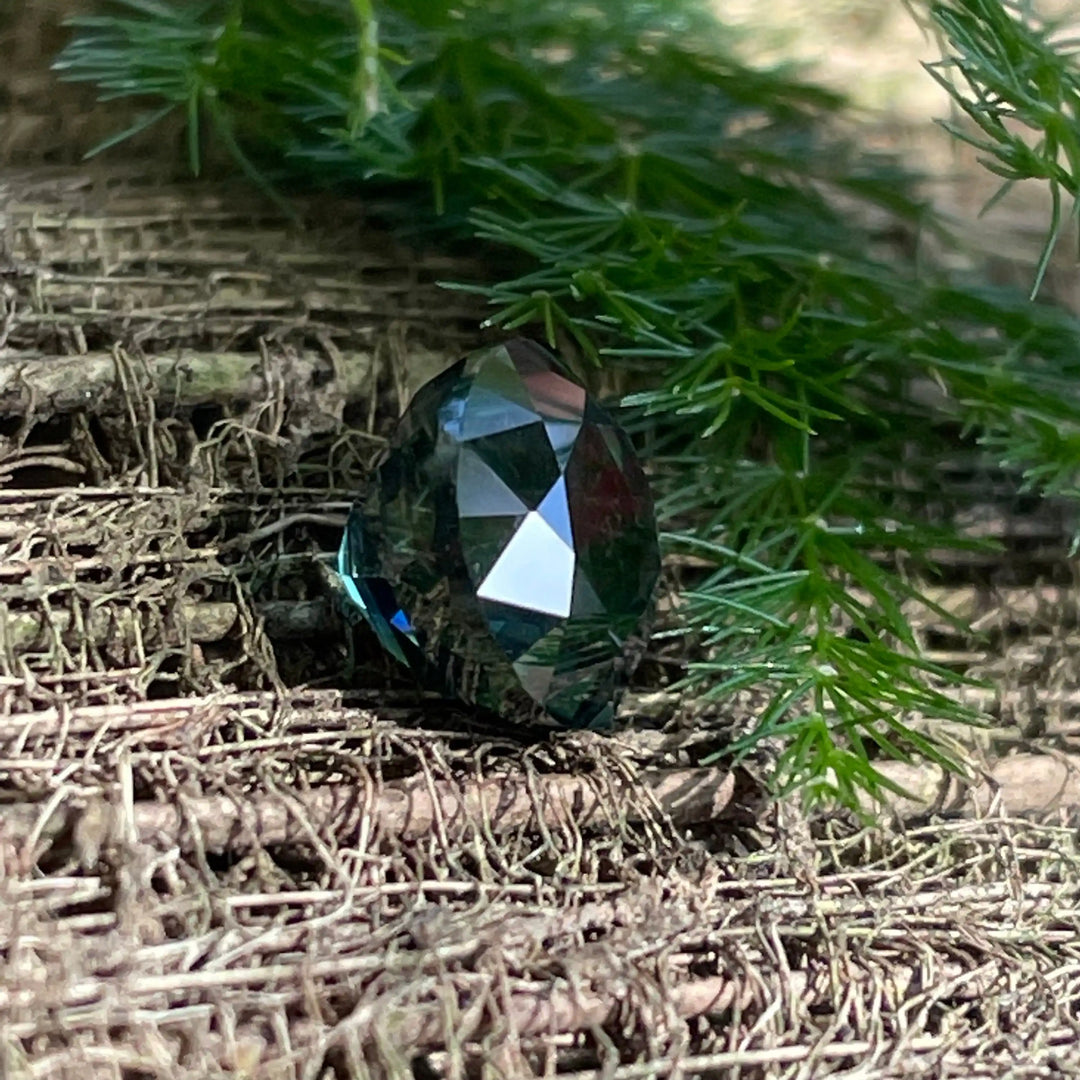 Teal Sapphire  2.60 Ct  GEMSTONES