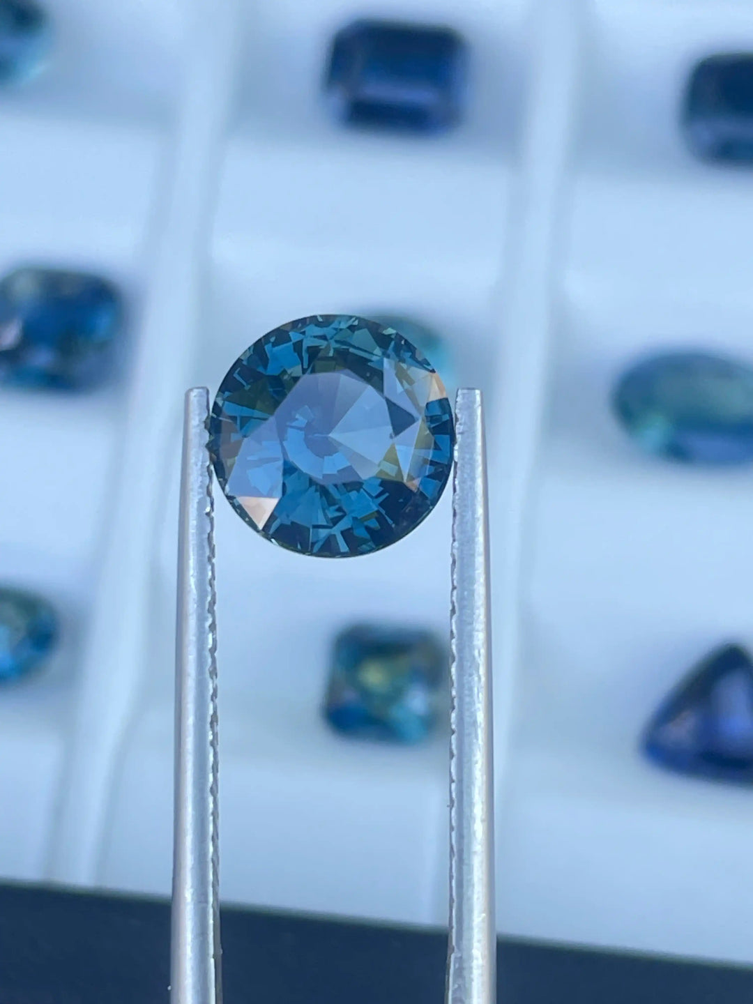 Teal Sapphire | 2.77CT | No Heat  GEMSTONES