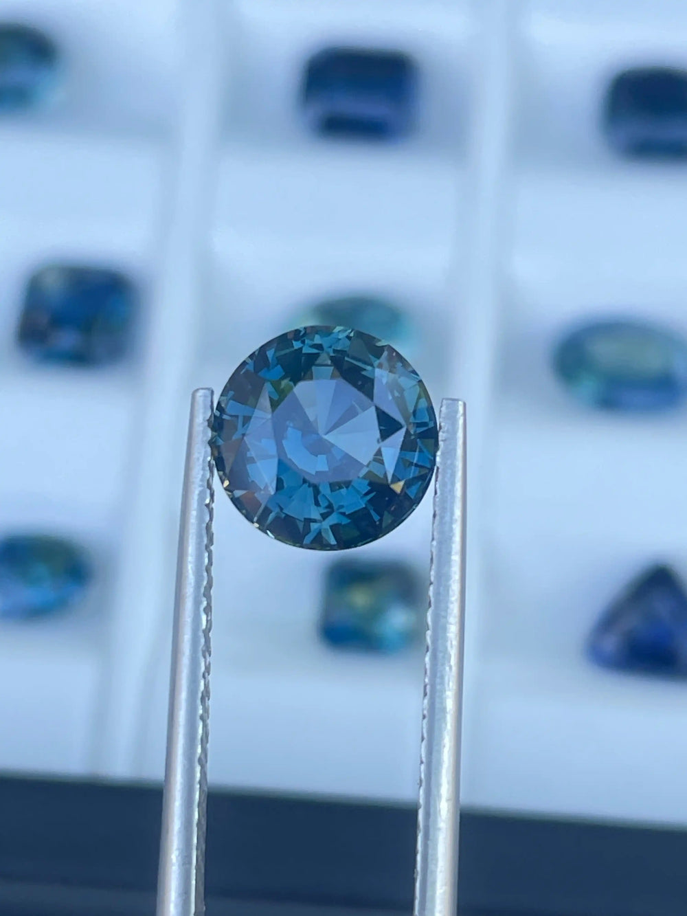 Teal Sapphire | 2.77CT | No Heat  GEMSTONES