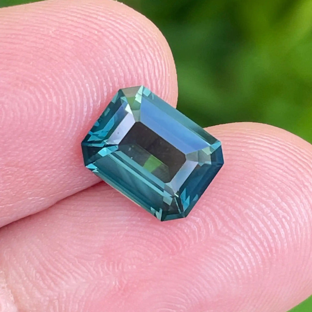 Teal Sapphire  3.05 Ct  GEMSTONES