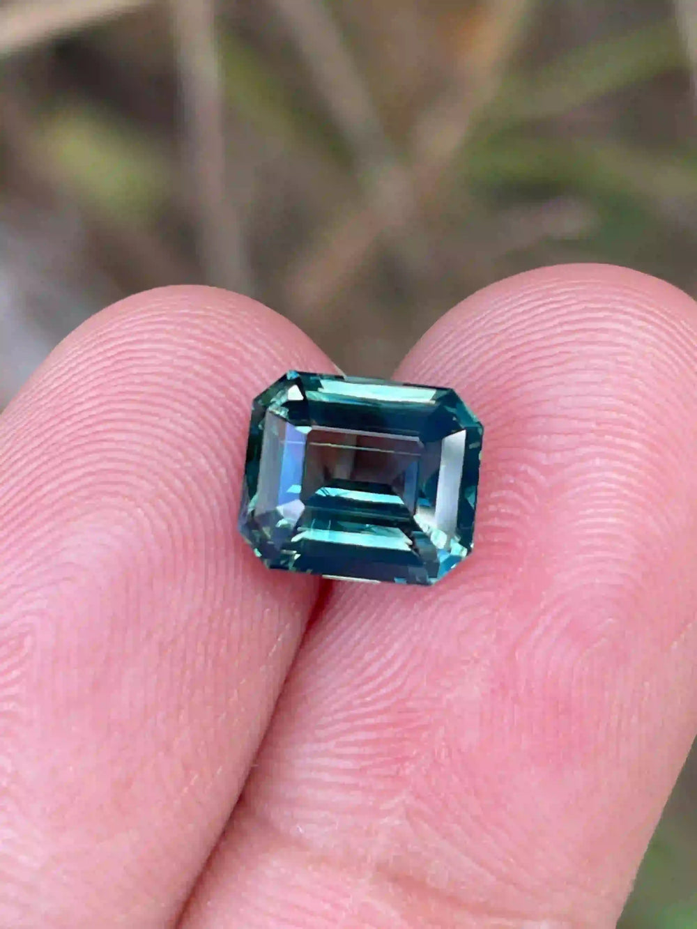 Teal Sapphire 3.08ct  GEMSTONES