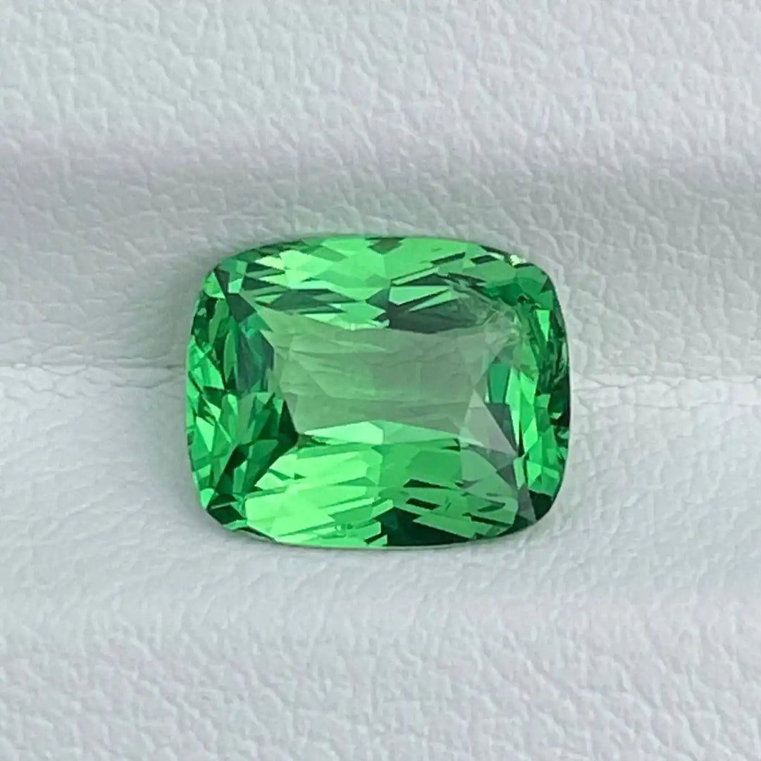 Tsavourite l 2 Ct l Natural l 8.6x7x3.8mm l Tanzania l Natural Tsavourite Garnet l Tsavourite Ring l Enegagement Ring l Green Garnet  