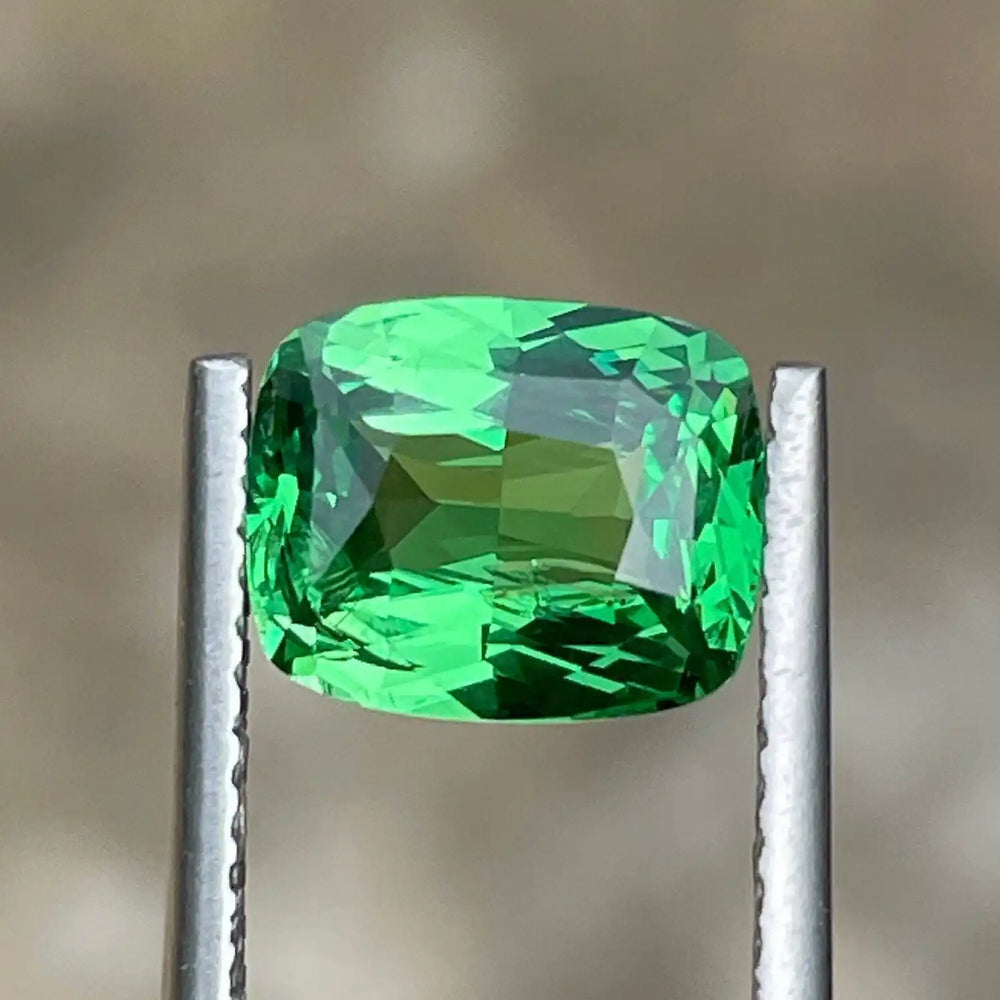 Tsavourite l 2 Ct l Natural l 8.6x7x3.8mm l Tanzania l Natural Tsavourite Garnet l Tsavourite Ring l Enegagement Ring l Green Garnet  