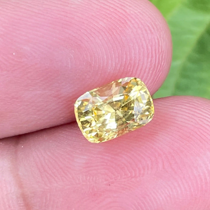 YELLOW SAPPHIRE 2.16 CT  GEMSTONES