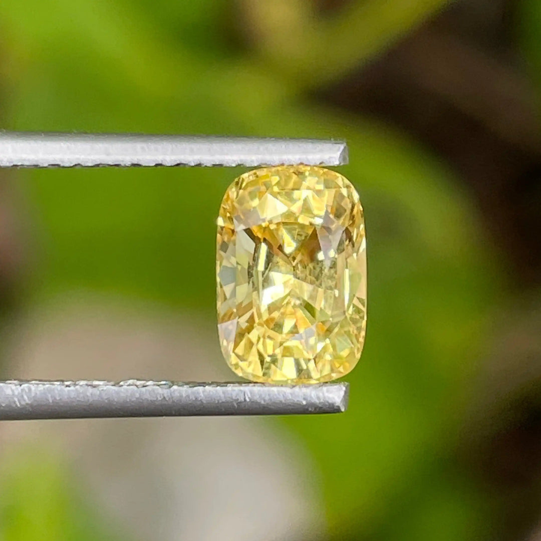 YELLOW SAPPHIRE 2.16 CT  GEMSTONES