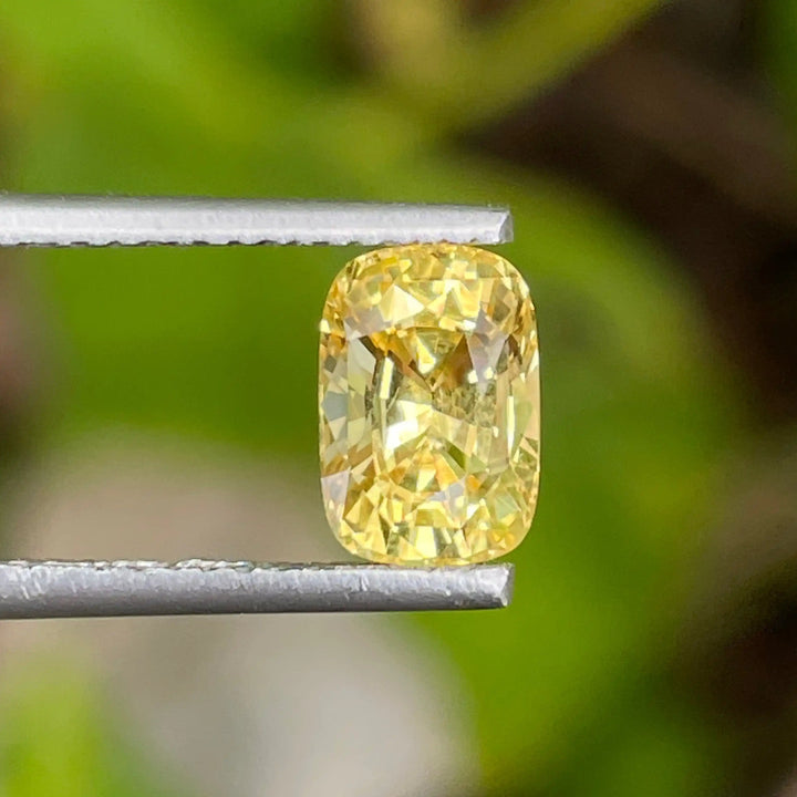 YELLOW SAPPHIRE 2.16 CT  GEMSTONES