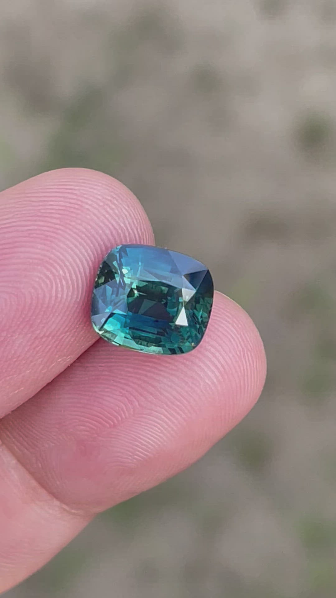 Peacock Sapphire 4.55 Ct 