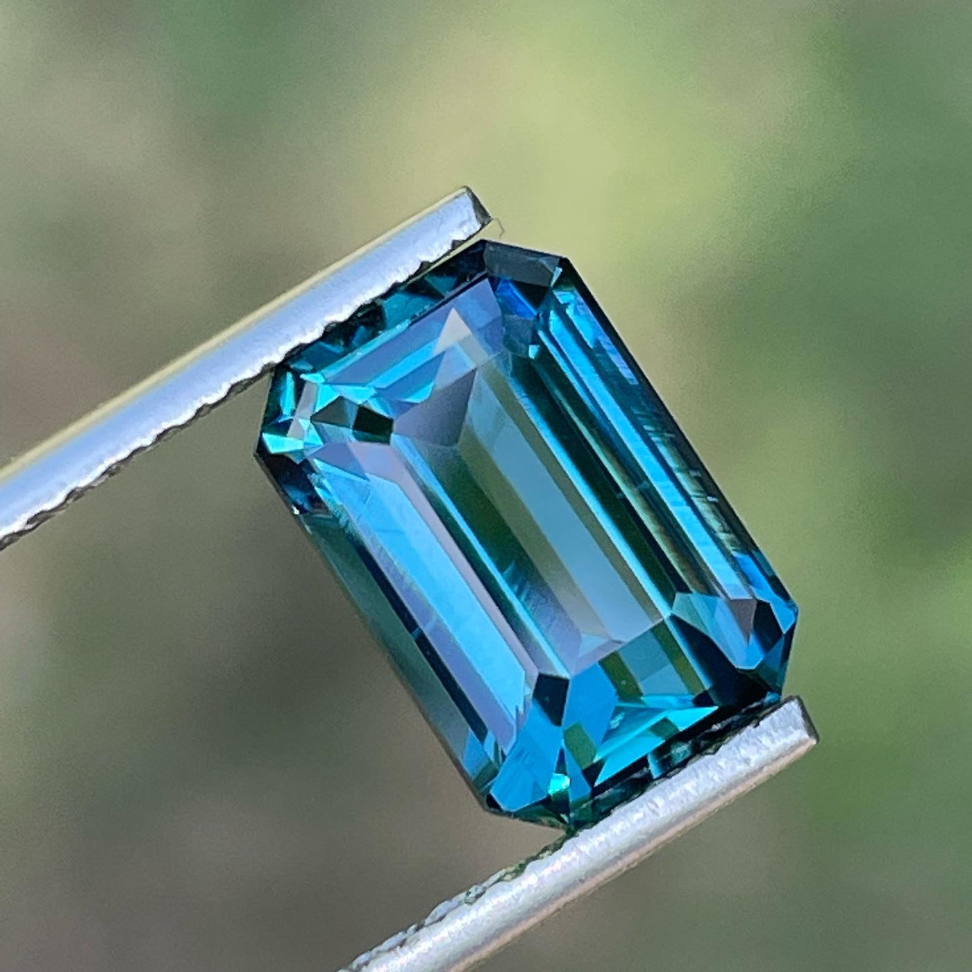 Teal Sapphire  5.09 Ct