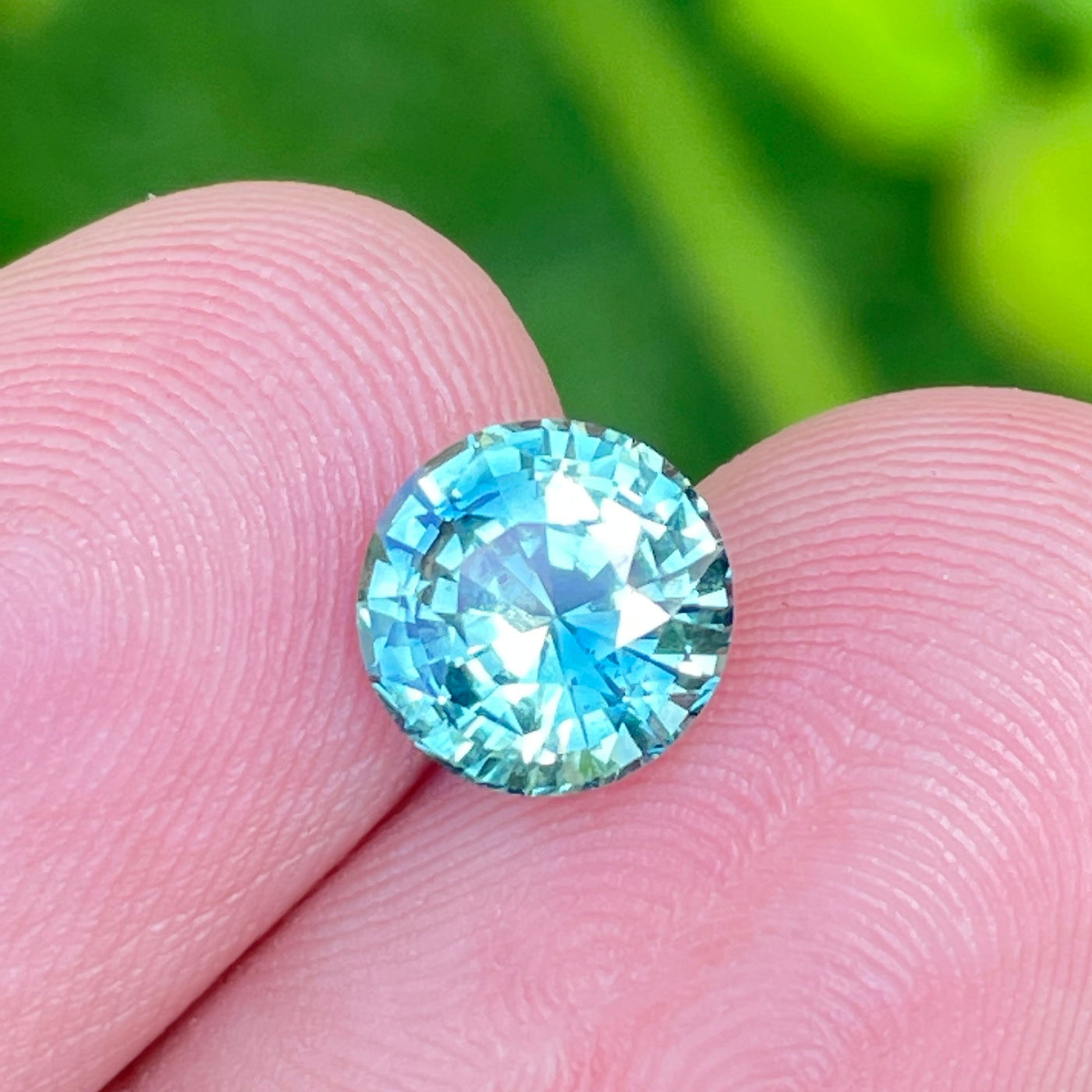 Fine Green Sapphire For Bespoke Engagement Ring and Jewellers