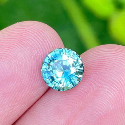 Fine Green Sapphire For Bespoke Engagement Ring and Jewellers