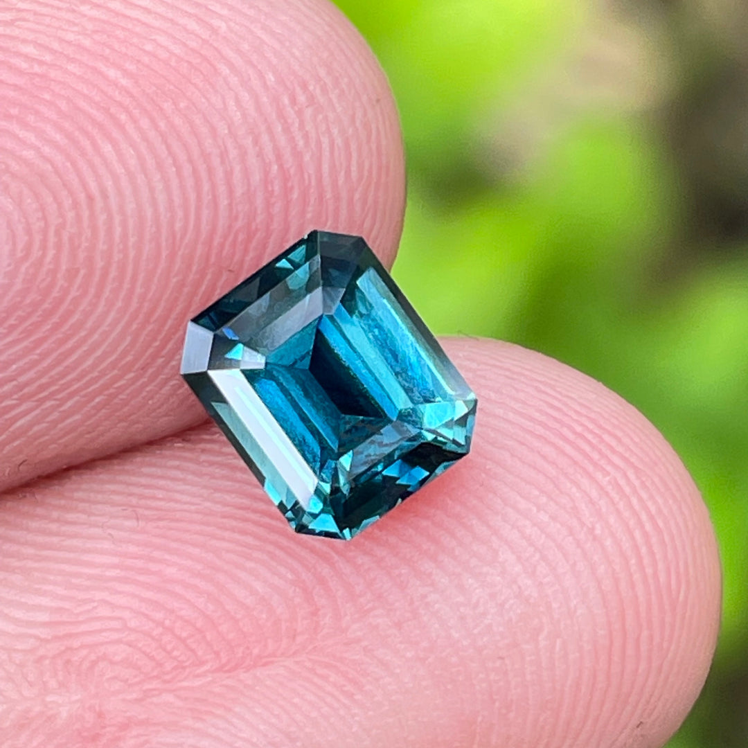 FINE UNHEATED TEAL SAPPHIRE FOR BESPOKE ENGAGEMENT RING AND JEWELLERY