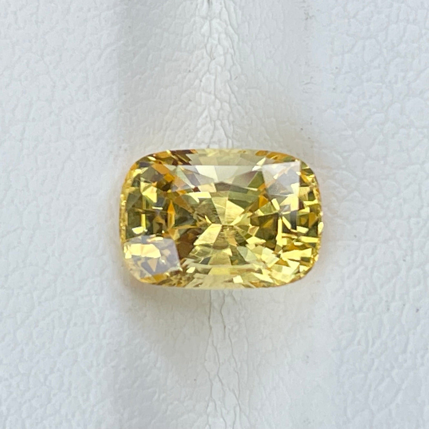 2.16 Ct Fine Yellow Sapphire For Bespoke Jewelry 