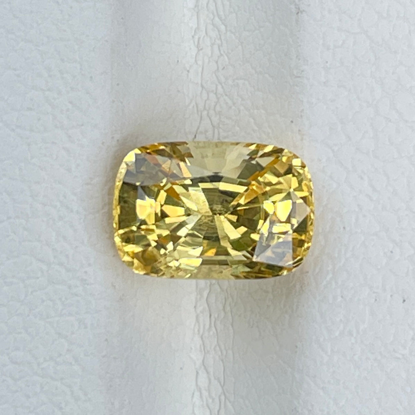 2.16 Ct Fine Yellow Sapphire For Bespoke Jewelry 