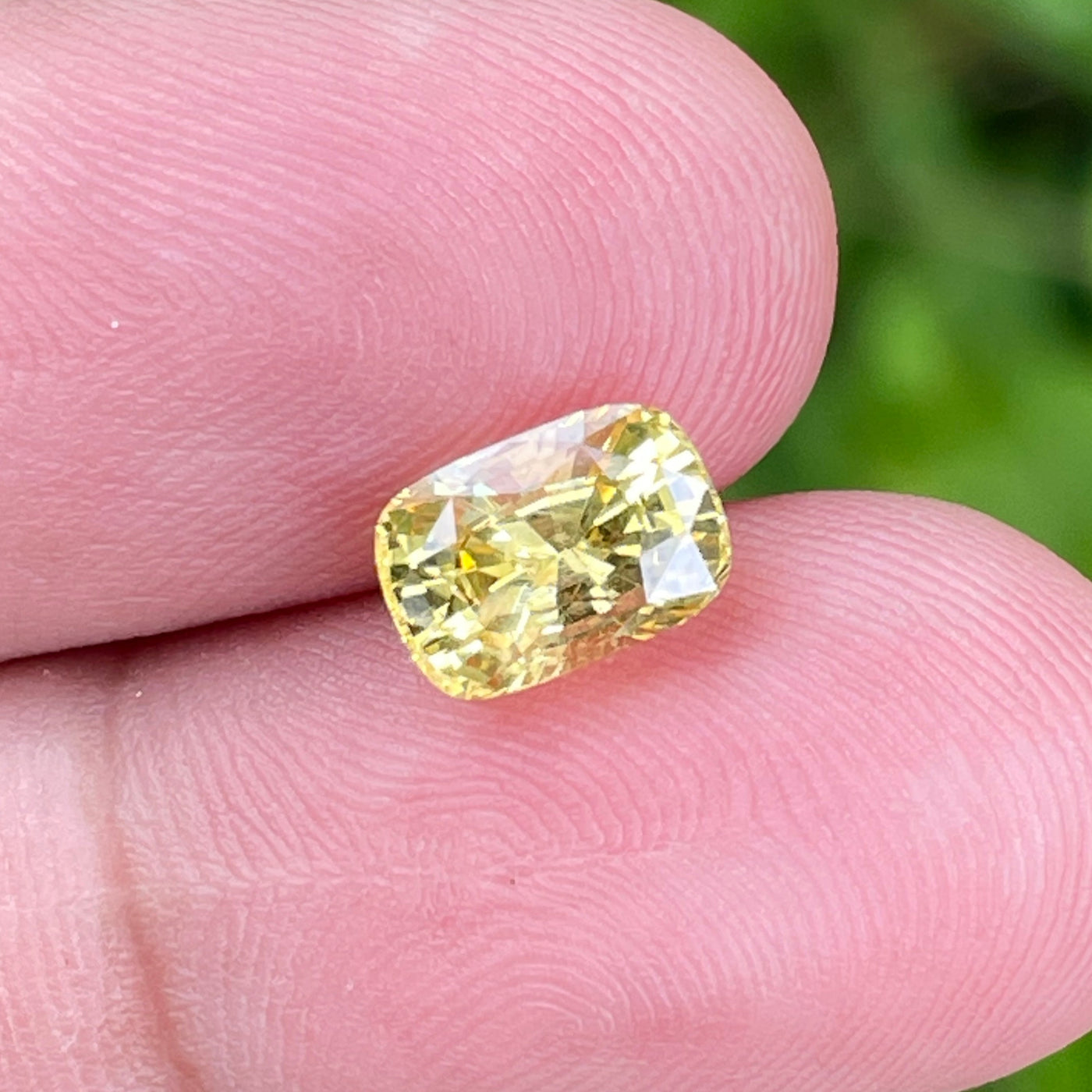 2.16 Ct Fine Yellow Sapphire For Bespoke Jewelry 