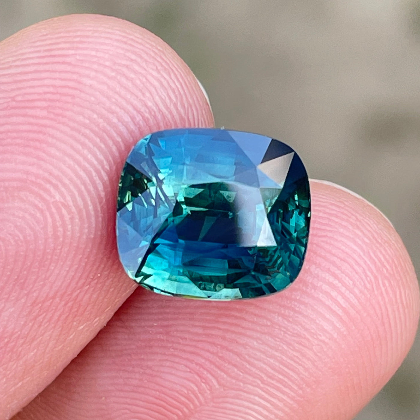 Peacock Sapphire  4.55 Ct