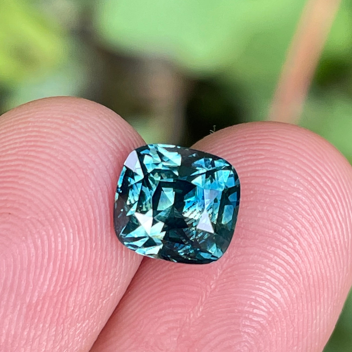 Teal Sapphire  3.54 Ct