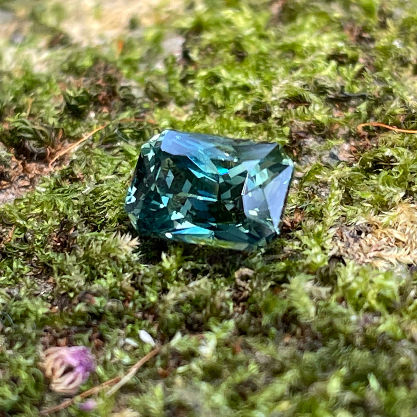 Teal Sapphire   1.55 Ct