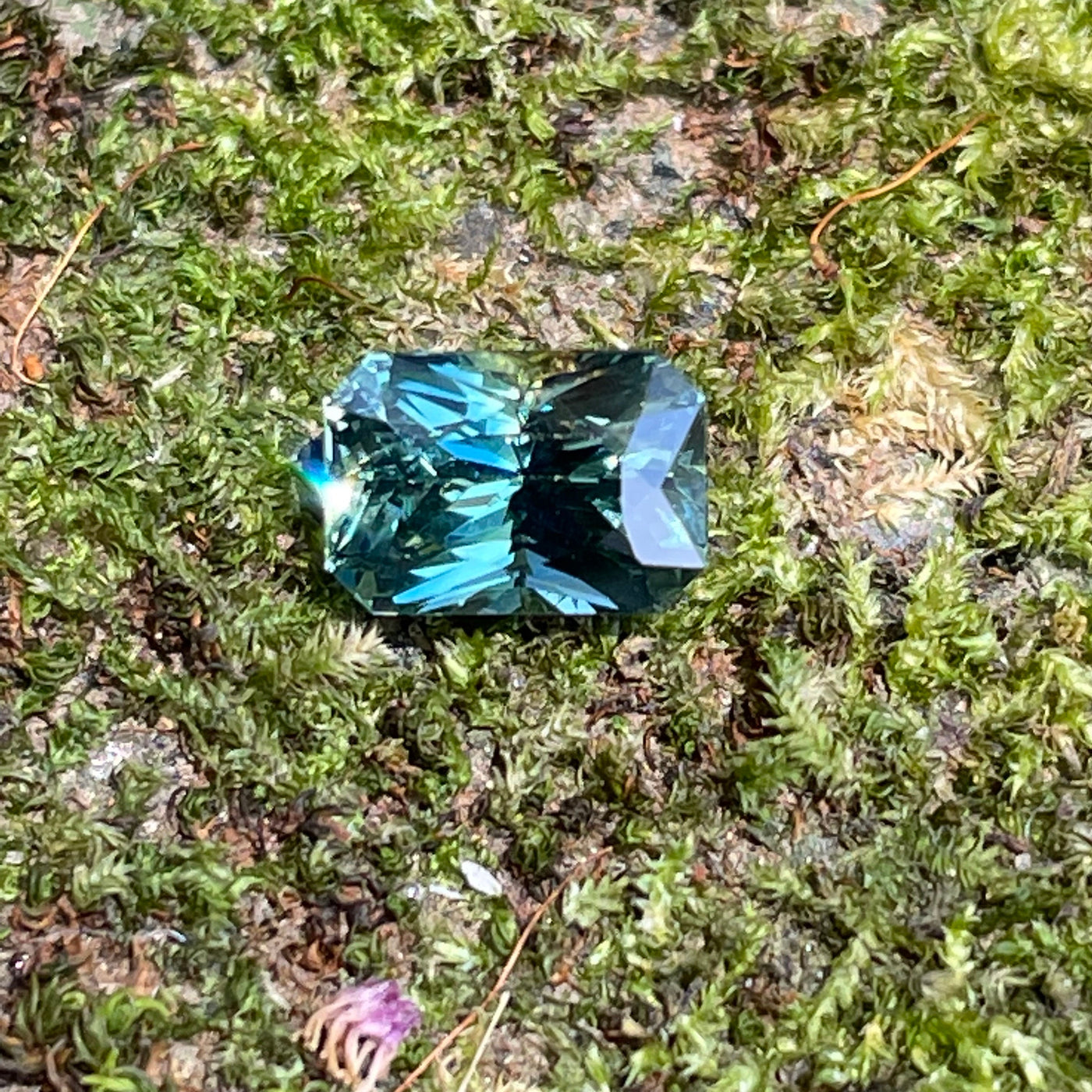 Teal Sapphire   1.55 Ct