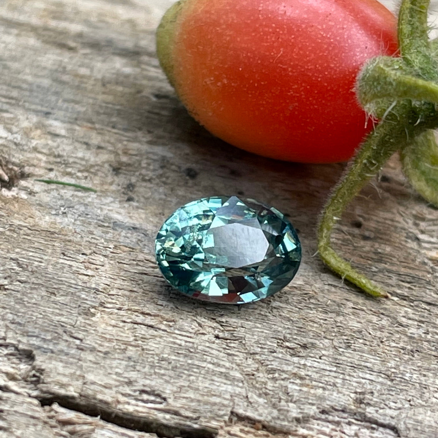 Green Sapphire 0.98 Ct