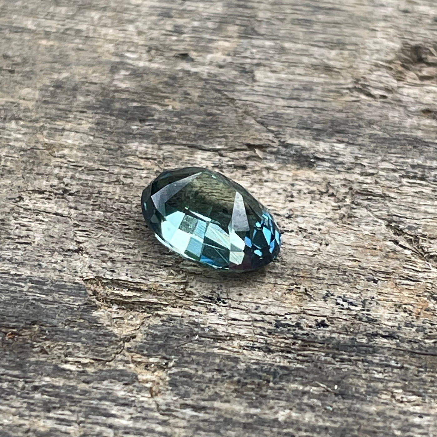 Green Sapphire 0.98 Ct