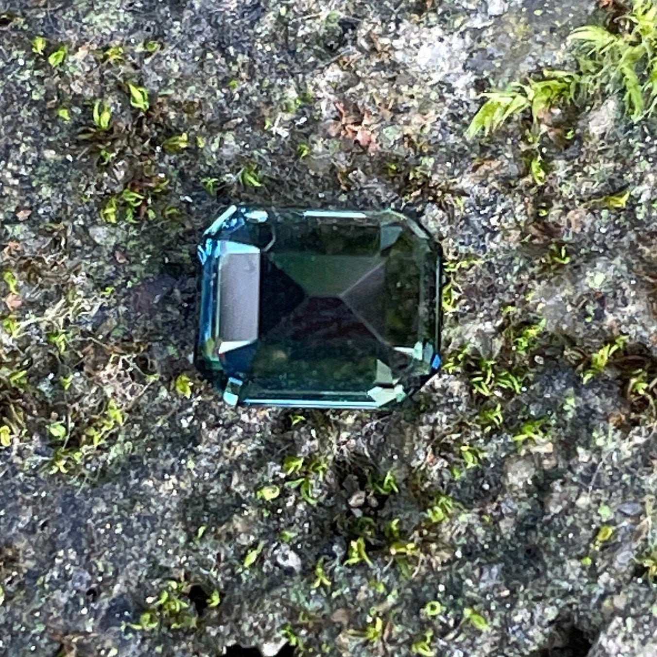 Teal Sapphire  1.12 Ct