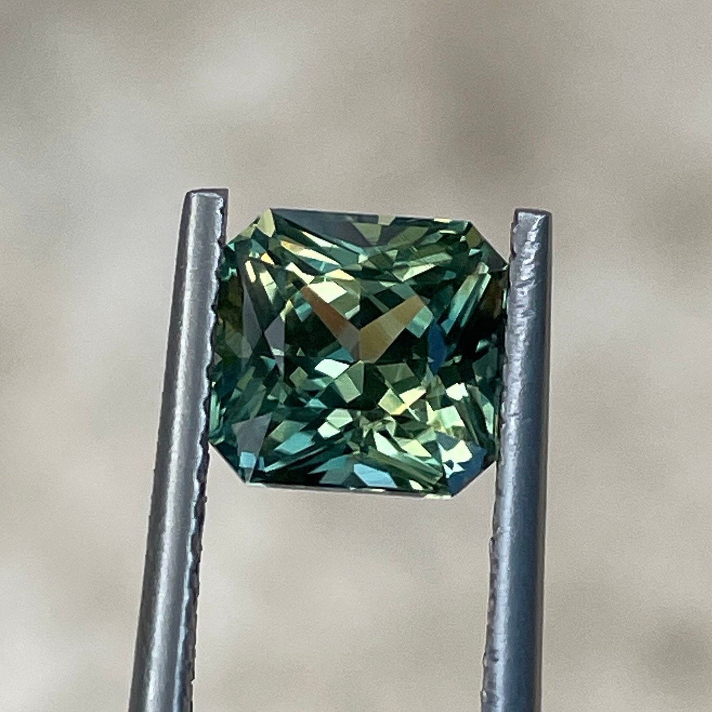 Parti Sapphire  2.29 Ct