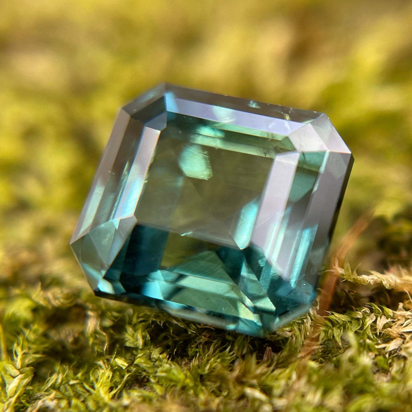 Teal Sapphire  2.04 Ct