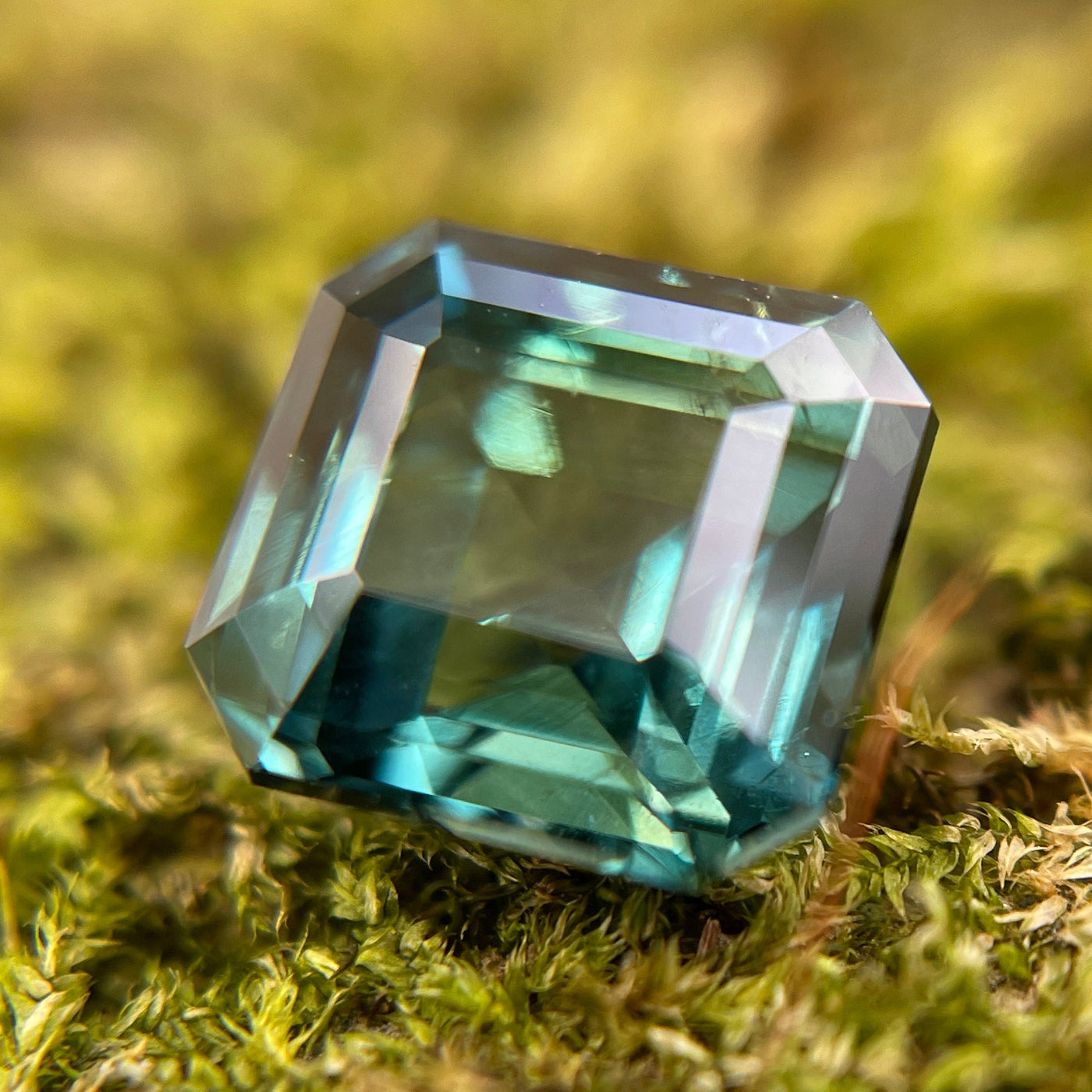 Teal Sapphire  2.04 Ct