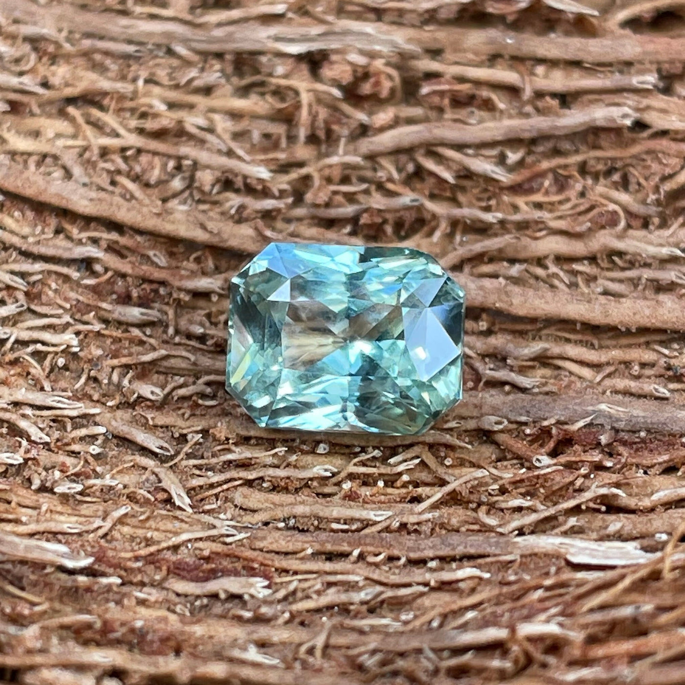 Green Sapphire  2.59 Ct