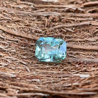 Green Sapphire  2.59 Ct