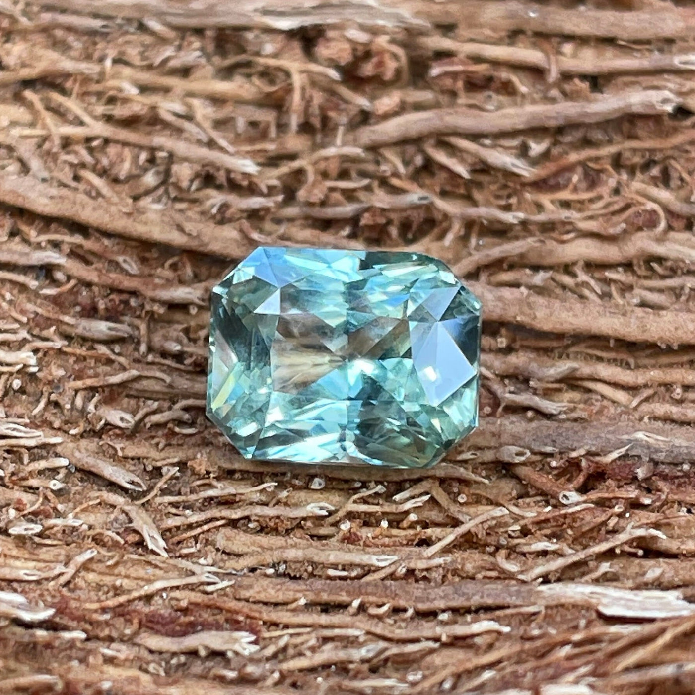 Green Sapphire  2.59 Ct