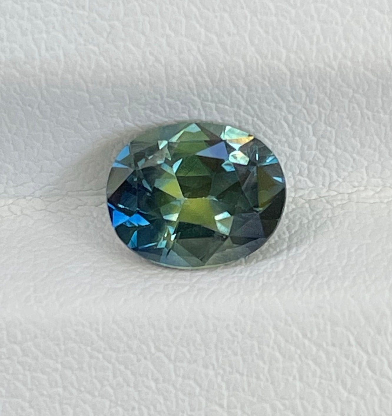 Bi COLOr Sapphire  1.60 Ct