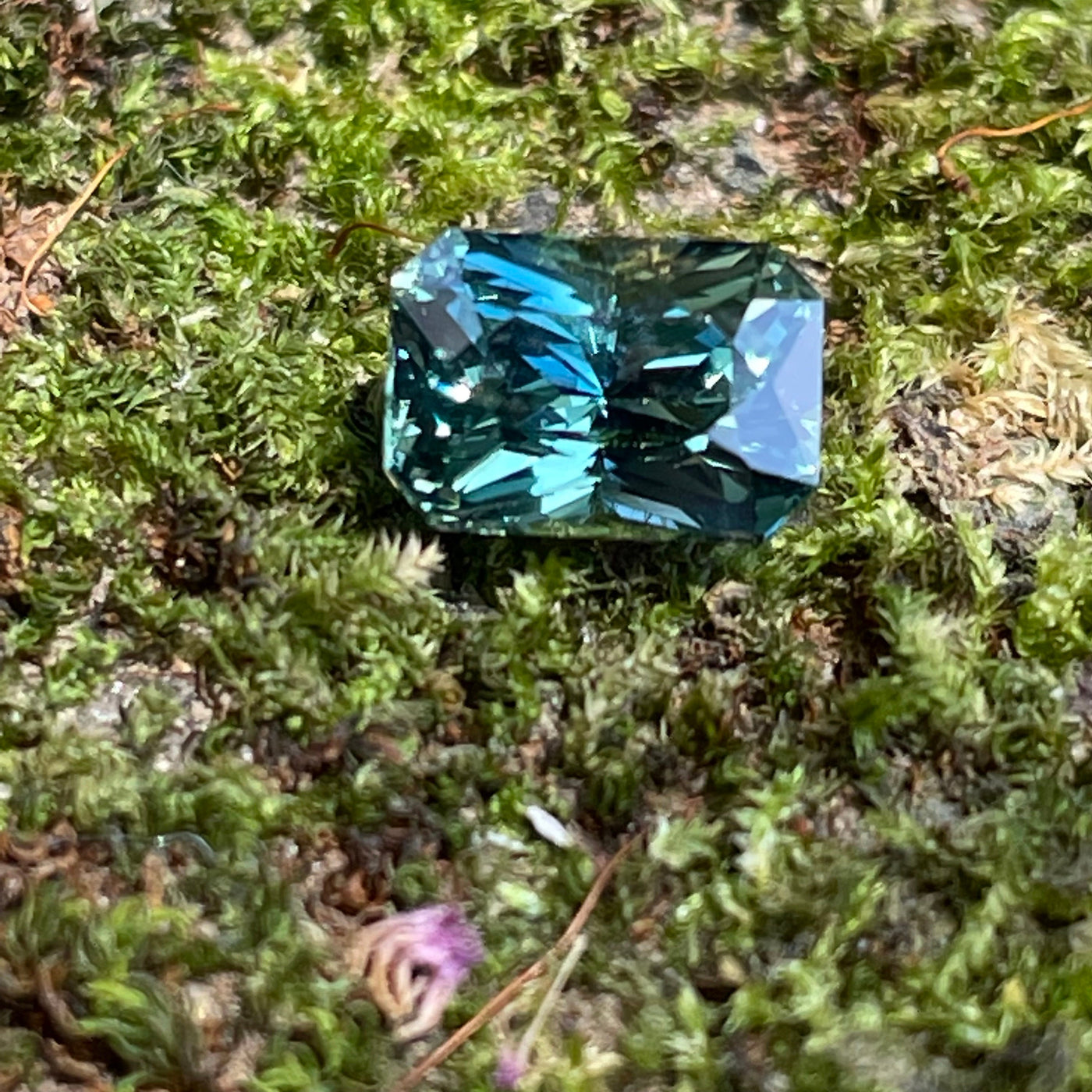 Teal Sapphire   1.55 Ct
