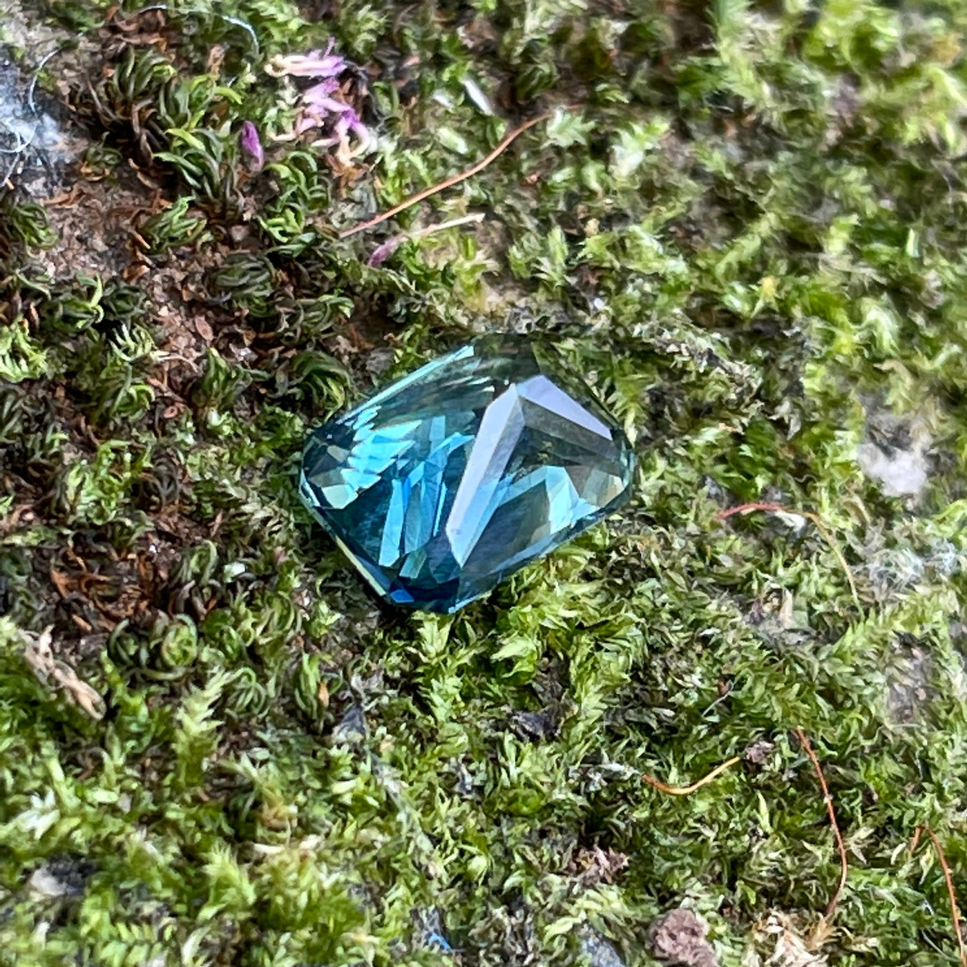 Teal Sapphire   1.55 Ct