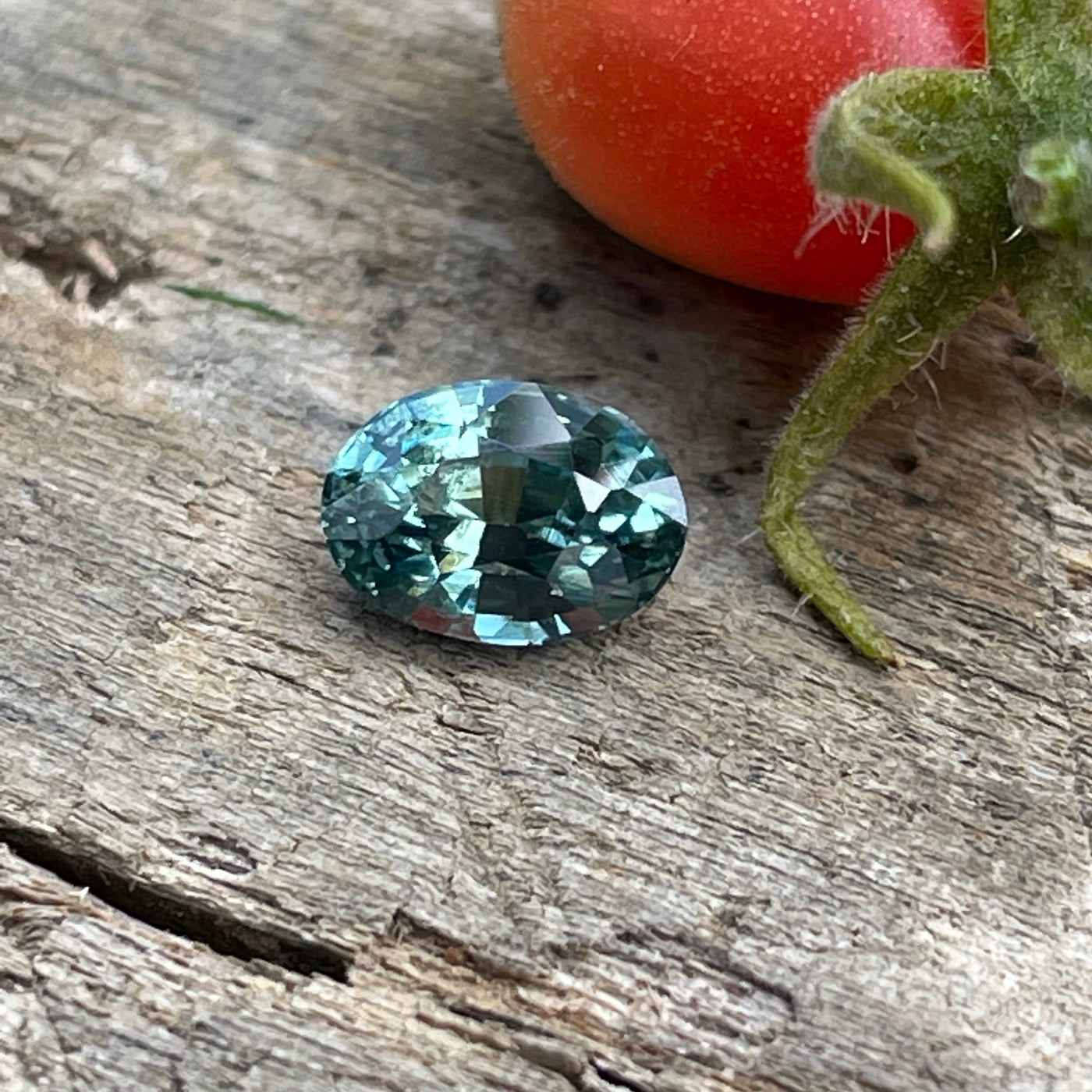Green Sapphire 0.98 Ct