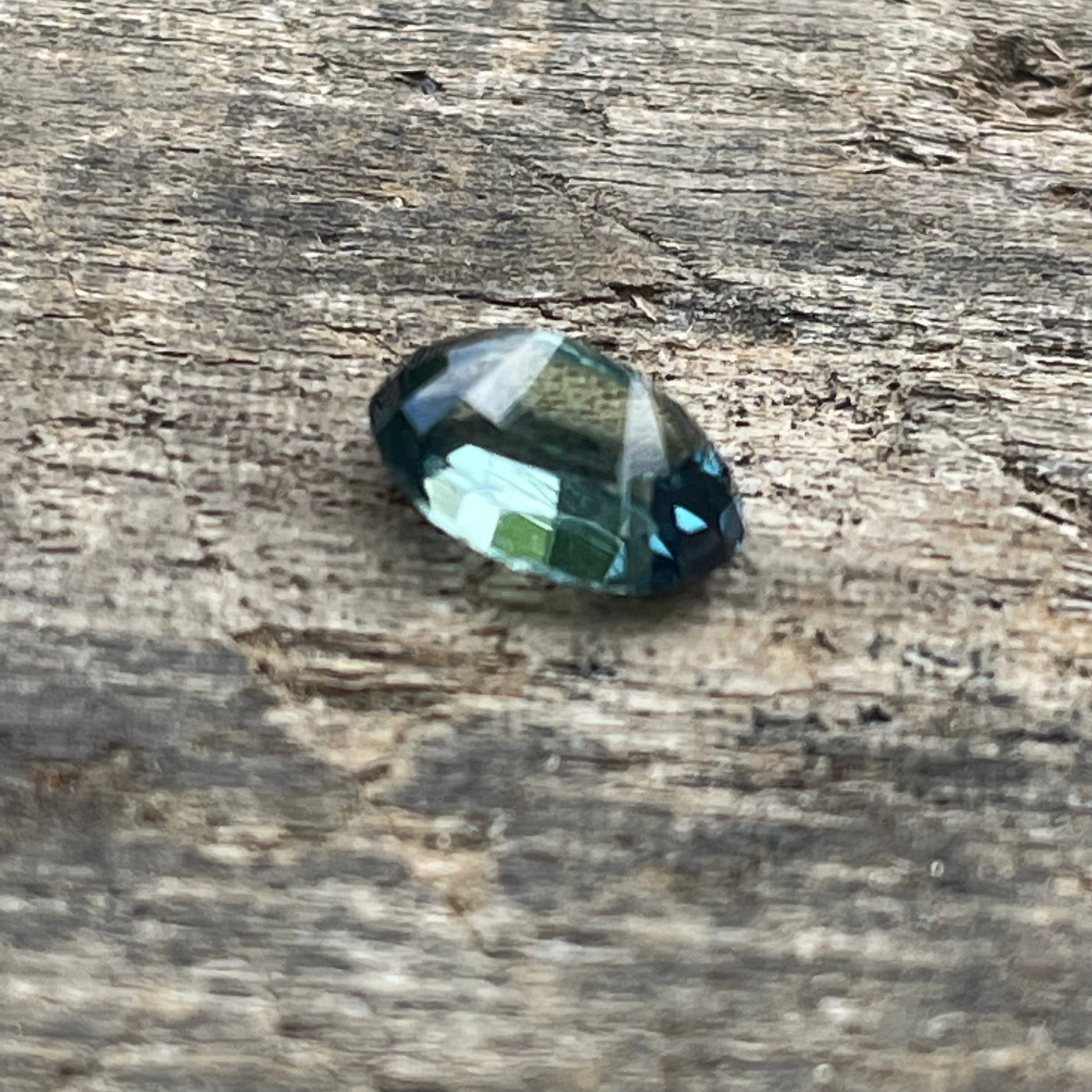 Green Sapphire 0.98 Ct