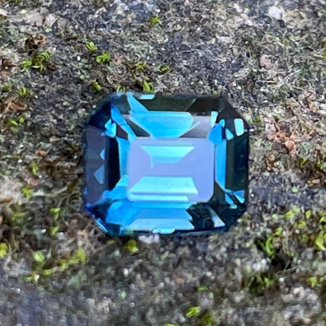 Teal Sapphire  1.12 Ct